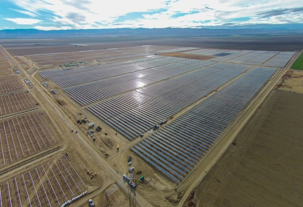 The California Desert Welcomes A Massive 350MW Solar Power Farm 