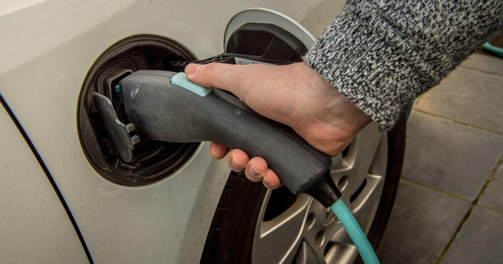 California Seeks To Boost Electric Car Rebate Program CBS Los Angeles