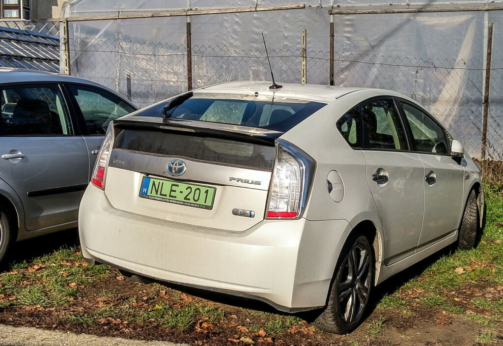 R ckansicht Toyota Prius Plugin Hybrid Auf Dem Basis Der Prius III 